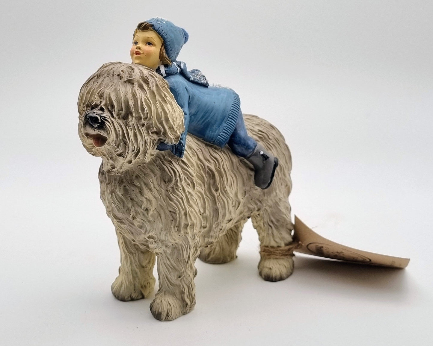 Fantasiebild eines Hundes mit einem Kind auf dem Rücken
