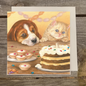 Quadratische Karte - Beagle und Perser haben zusammen ein Stück Kuchen
