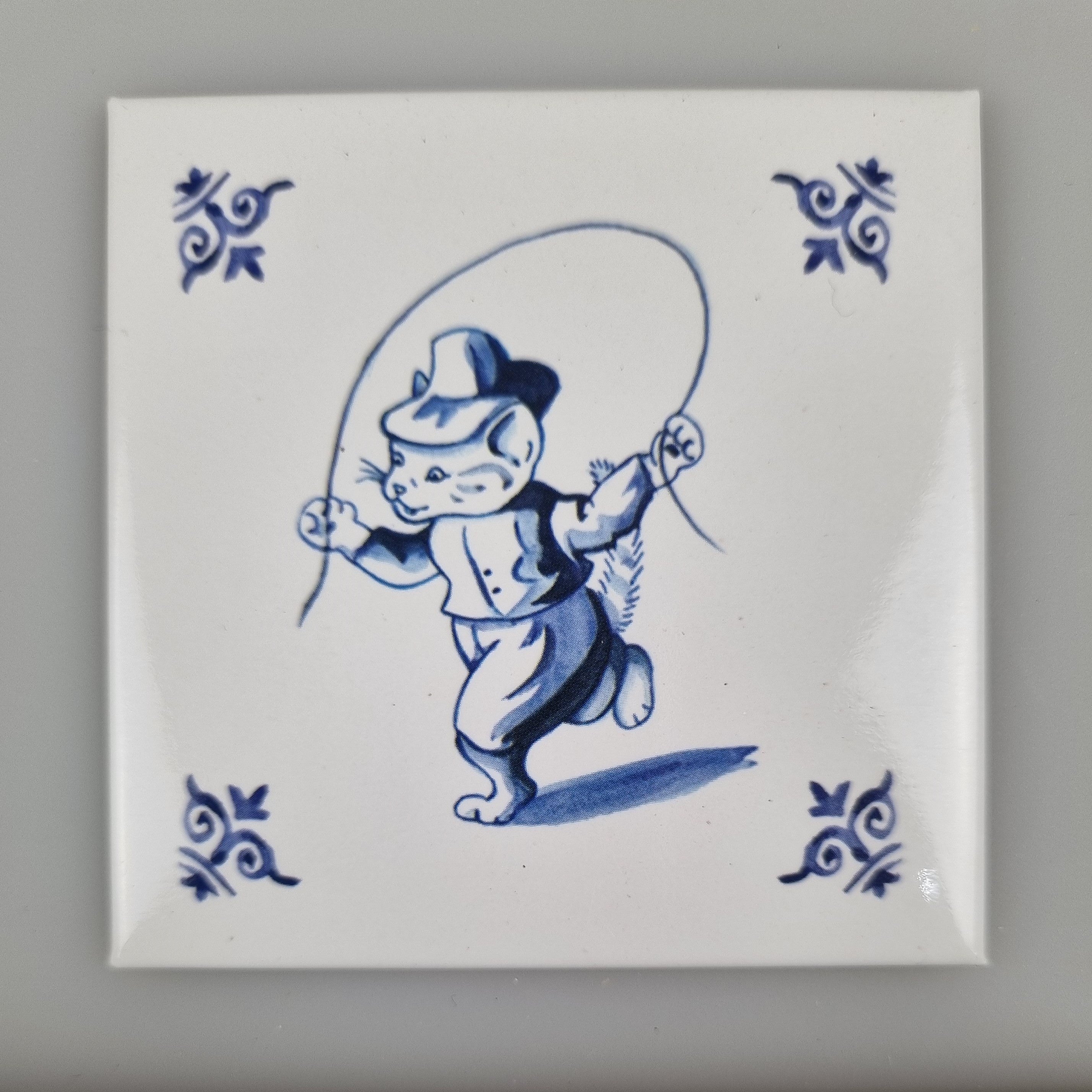 Koelkastmagneet - Kat (delfsblauw) - Touwtje Springen