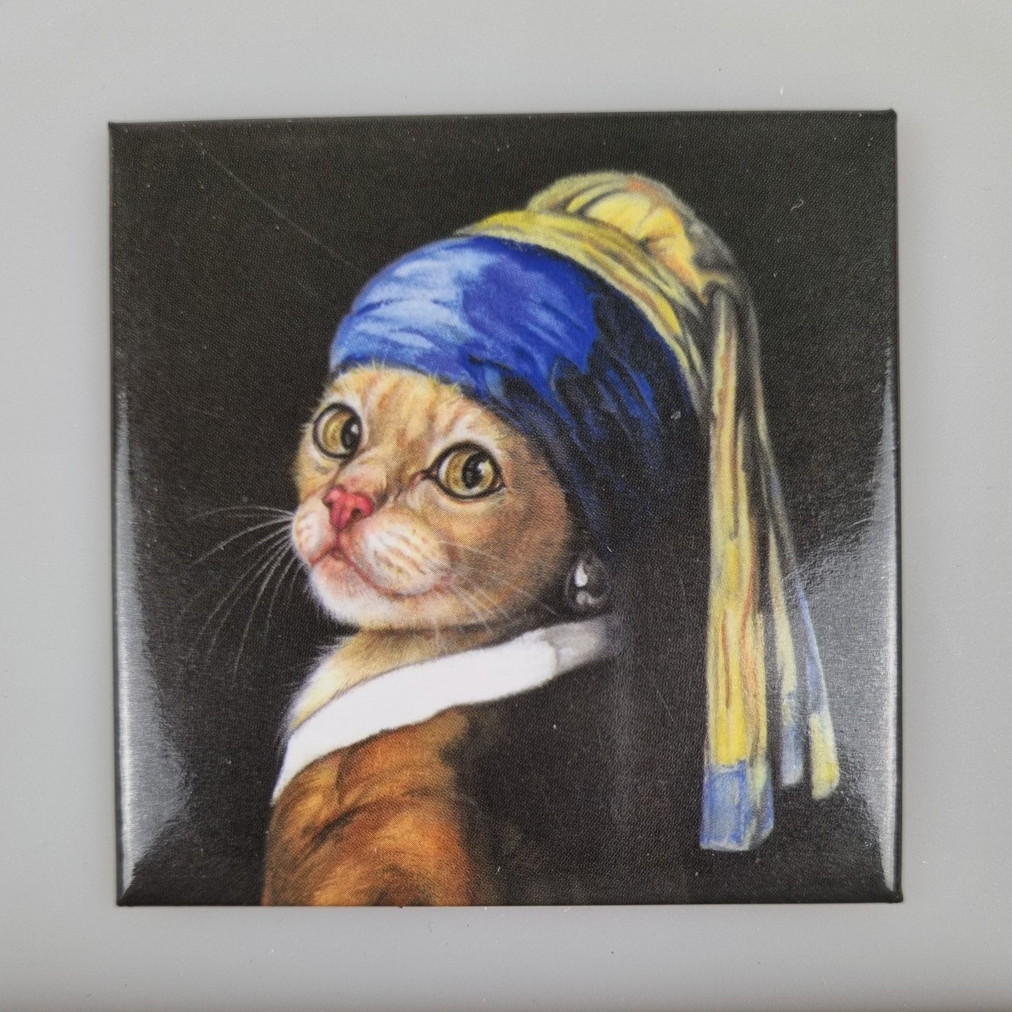 Fridge magnet - The Pearl Girl