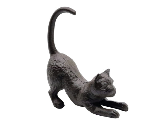 Gusseiserne Statue einer rolligen Katze
