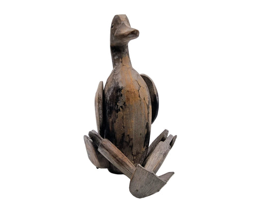 Holzstatue eines Wasservogels